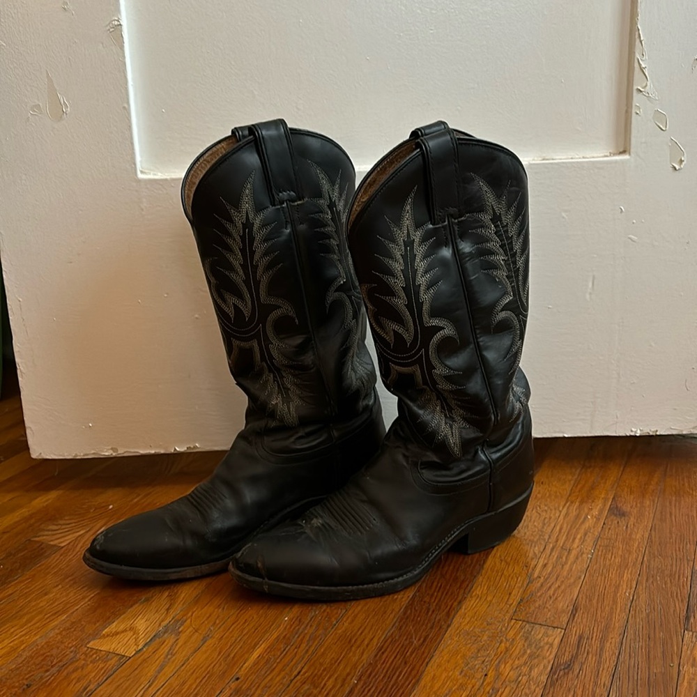 Tony Lama leather cowboy boot size 8